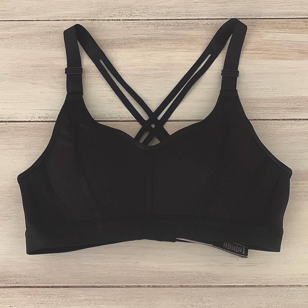 NWOT Victoria’s Secret Black Maximum Support Sports Bra Double Cross Back 32B